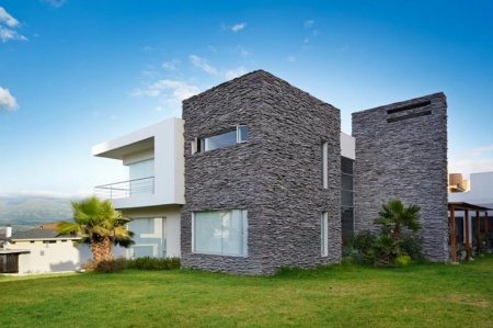 La pierre de d&eacute;coration peut-elle sublimer une fa&ccedil;ade &agrave; Luc&eacute; ?