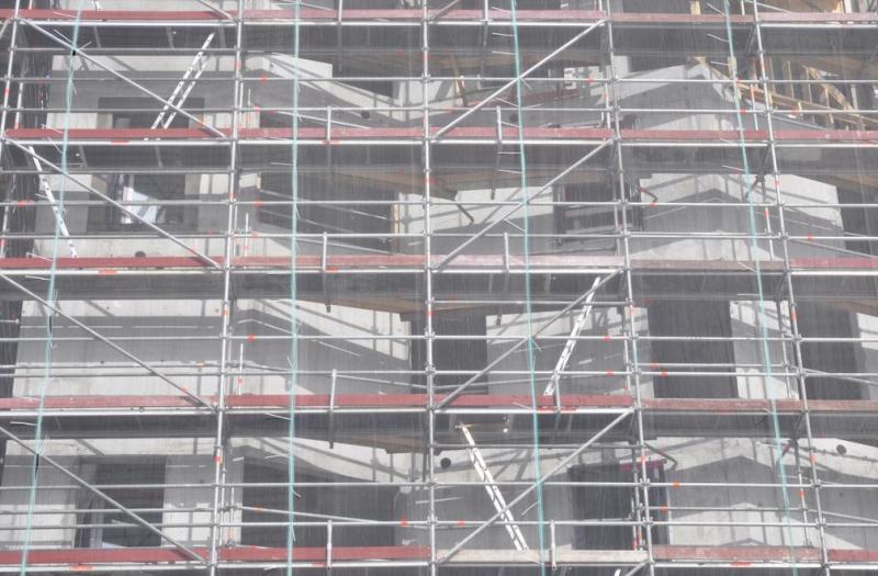 &Agrave; Luc&eacute;, une sapine d'acc&egrave;s facilite les travaux de fa&ccedil;ade en hauteur