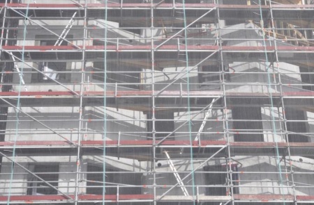 &Agrave; Luc&eacute;, une sapine d'acc&egrave;s facilite les travaux de fa&ccedil;ade en hauteur